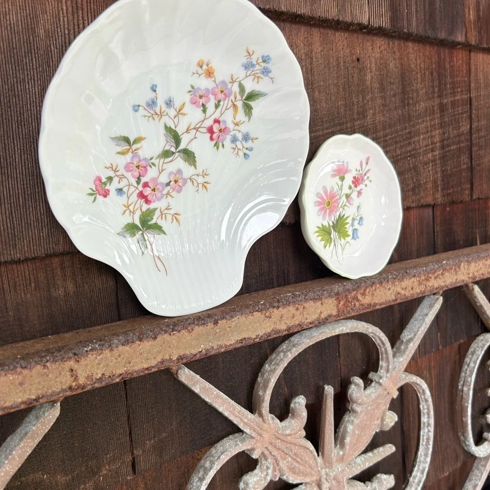 White Floral Shell Salad Plate and Sauce Dish Set - Pink & Blue Flowers